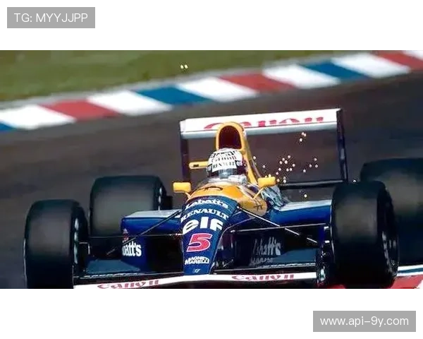 奥康在巴西站推出粉丝设计特别版头盔，致敬传奇车神塞纳