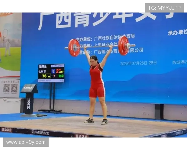 举重女子64、71公斤级杨柳月、李霜等新生代冲金成功