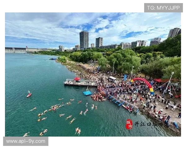 冬泳爱好者逐浪猛龙渡，体验“体育+旅居”独特魅力
